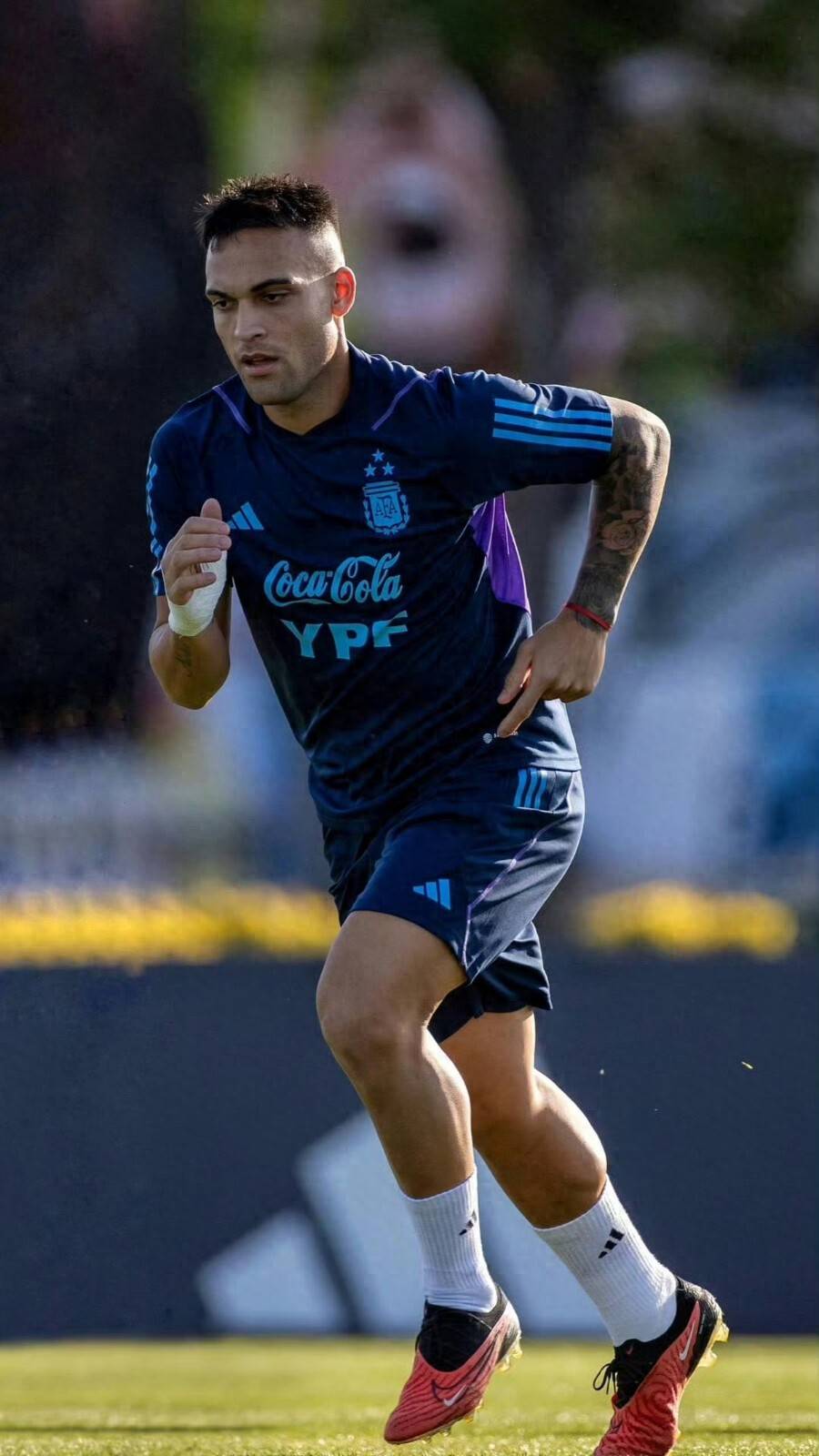 九游app-国米关键时刻救险，梅西力保胜局拿下系列赛(梅西国家队大赛决赛)