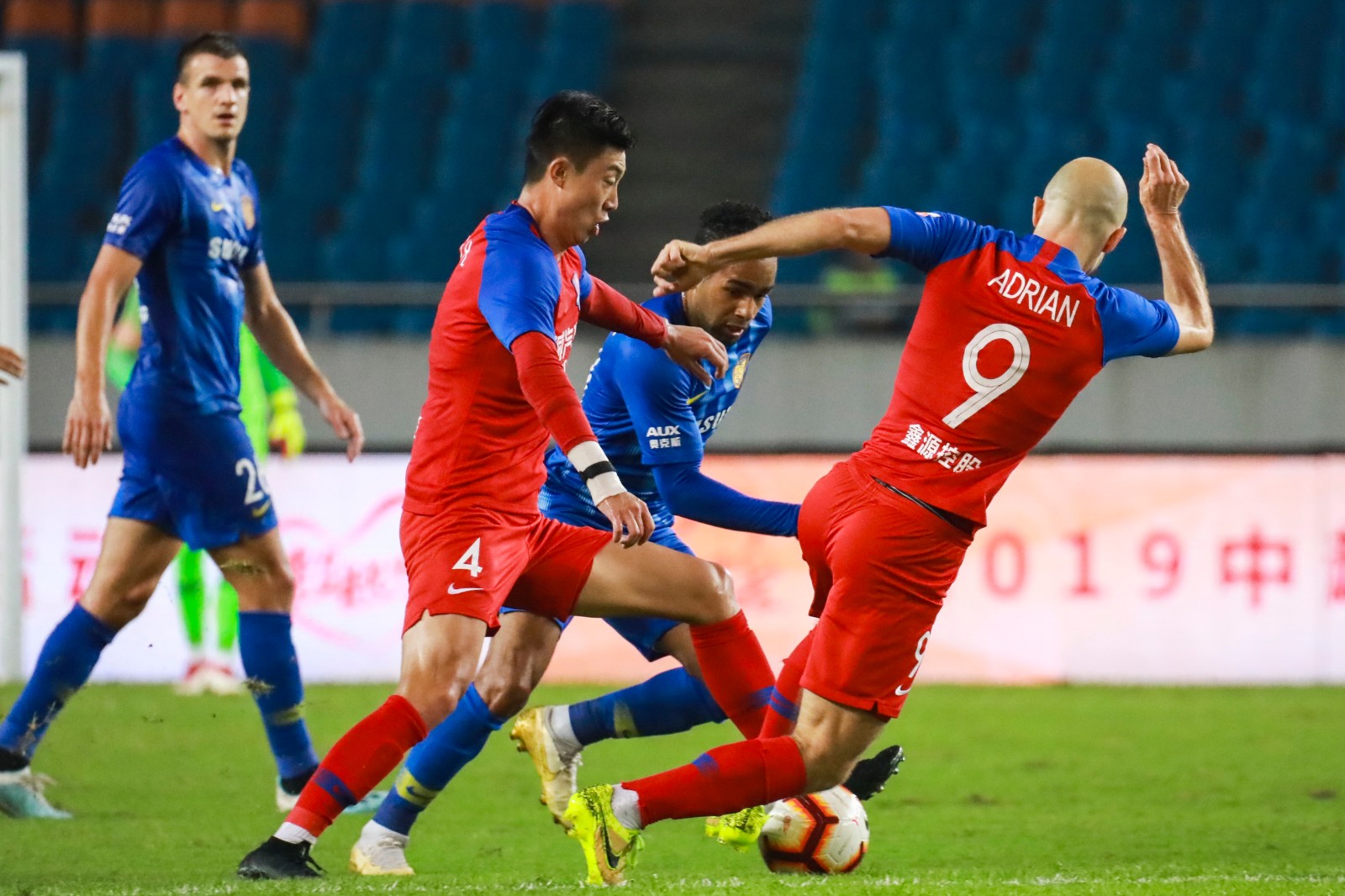 九游体育-里程碑夜！法兰克福临场应变，中超清晨刷纪录，信心回归，年轻球员得到机会的简单介绍